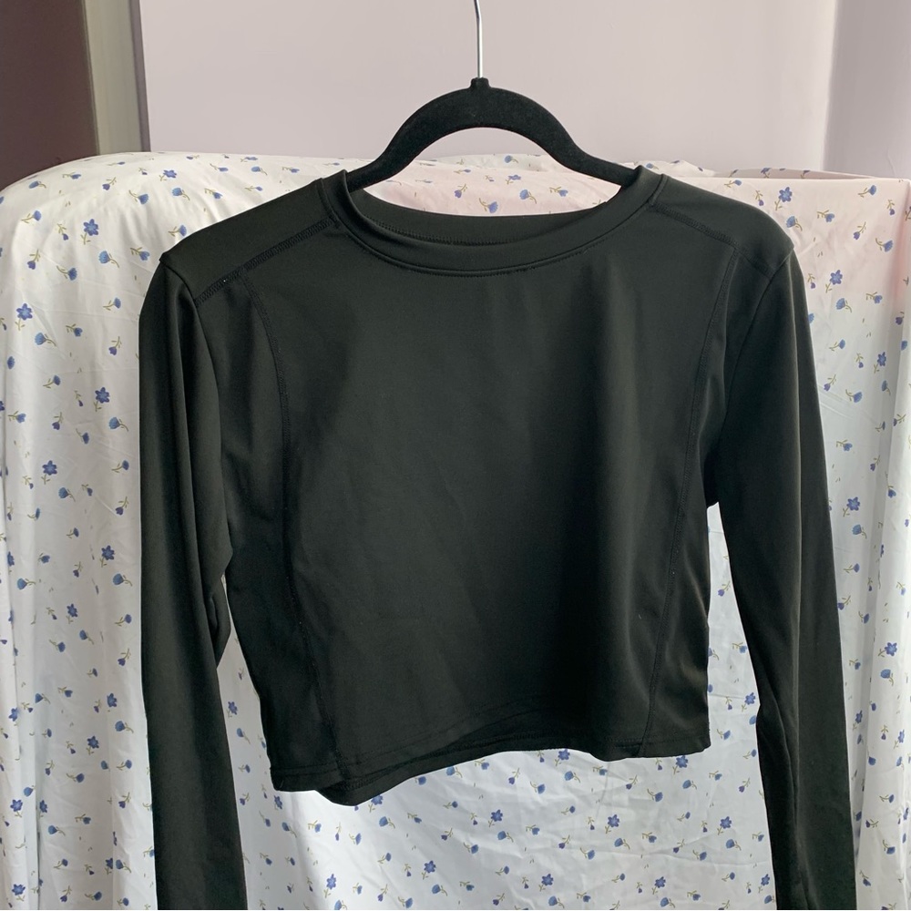 Black Cropped Long Sleeve Workout top